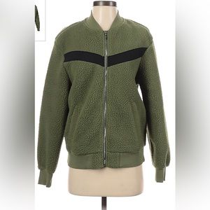 Zyia Flying V Fleece jacket in Olive